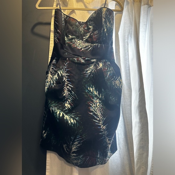 Size 4 Club Monaco strapless mini dress. Only worn once! - Picture 8 of 8